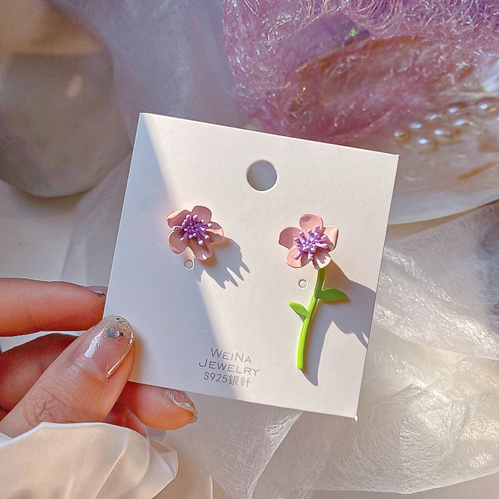 Khuyên tai hình hoa cúc/bướm màu tím