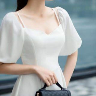 Đầm trắng tay phồng phối đan dây