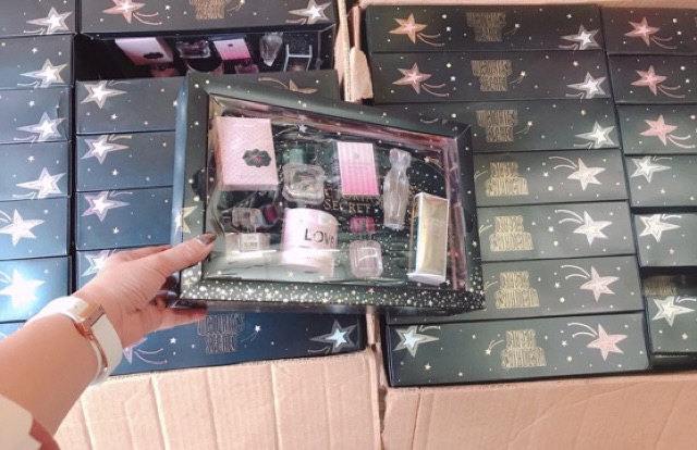Set nước hoa mini và xịt thơm Victoria's Secret "Best-Of" Limited Gift Set (Phiên bản giới hạn) | BigBuy360 - bigbuy360.vn