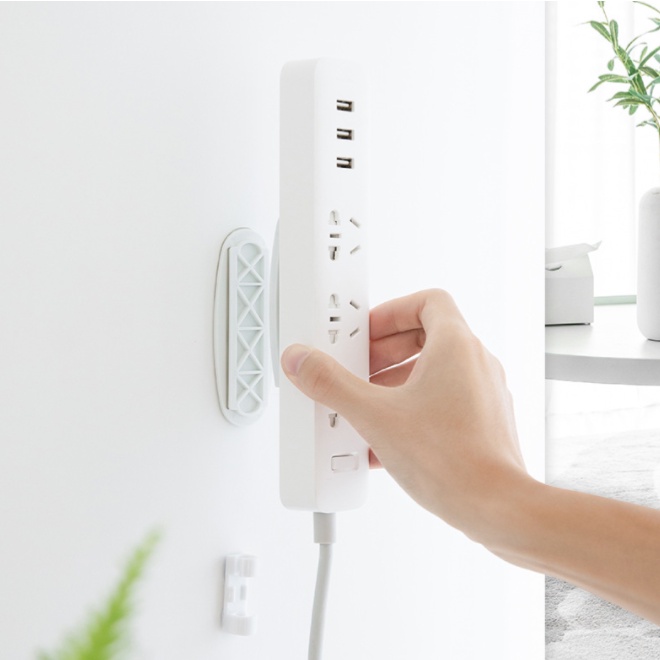 Miếng dán treo ổ cắm điện gắn tường an toàn