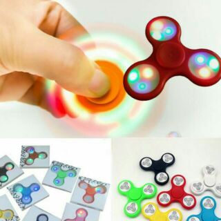 Con Quay Tam Giác Spinner Led 7 Màu