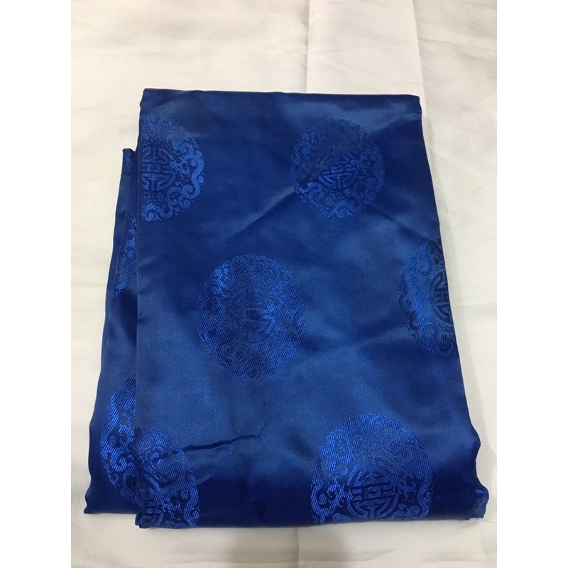 Áo tế, Áo lễ, Áo dâng hương. vải sài gòn loại phi đẹp in hoa thọ tay rộng 33cm