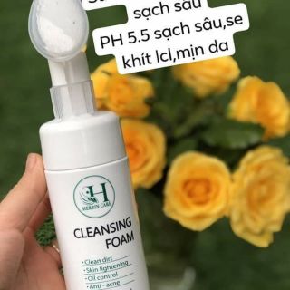 Sữa rửa mặt có đầu cọ silicon của thương hiệu Herrin care