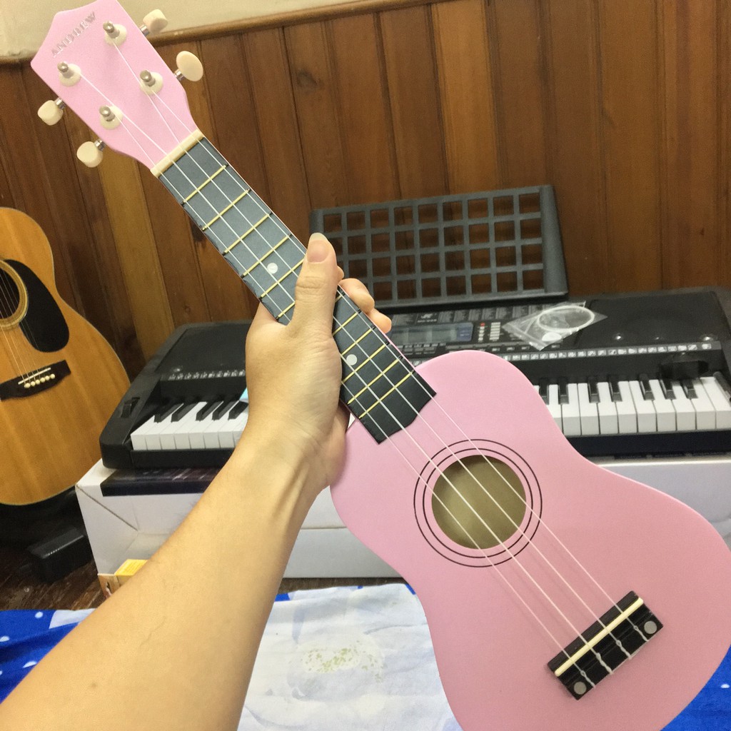 (MUA 1 TẶNG 4)ĐÀN UKULELE SOPRANO HỒNG NHẠT
