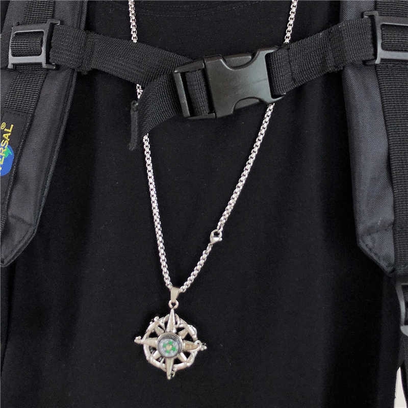 13160Europe and the United States titanium steel Korean version of the wild men and women compass necklace