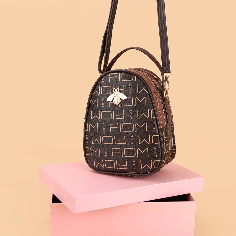 Túi Da Đeo Chéo In Chữ Chuwanglin