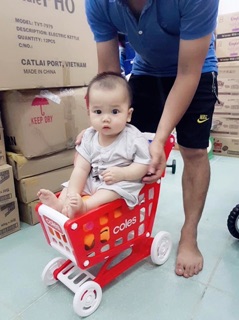 Xe đẩy siêu thị Coles cho bé