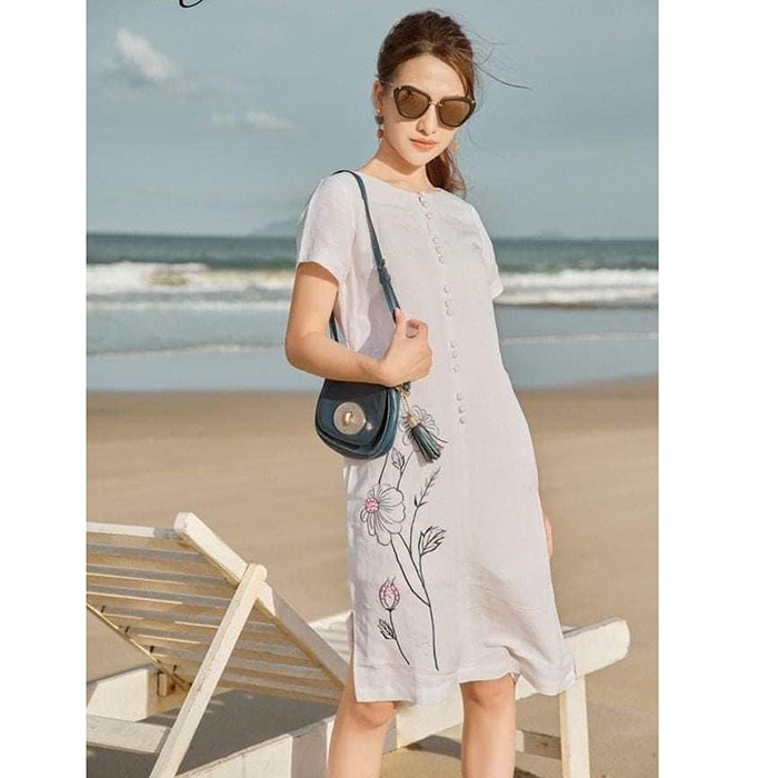 Đầm suông linen tưng premium tay hến thêu hoa sang trọng