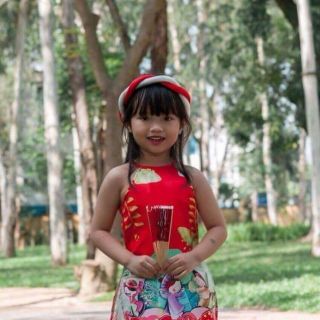 Set 6 bộ áo dài yếm. Gờm 6 bộ áo dài yếm cho bé gái. Size từ 8kg đến 36kg. Áo vải phi lụa in 3d+váy+ mấn y hình.........