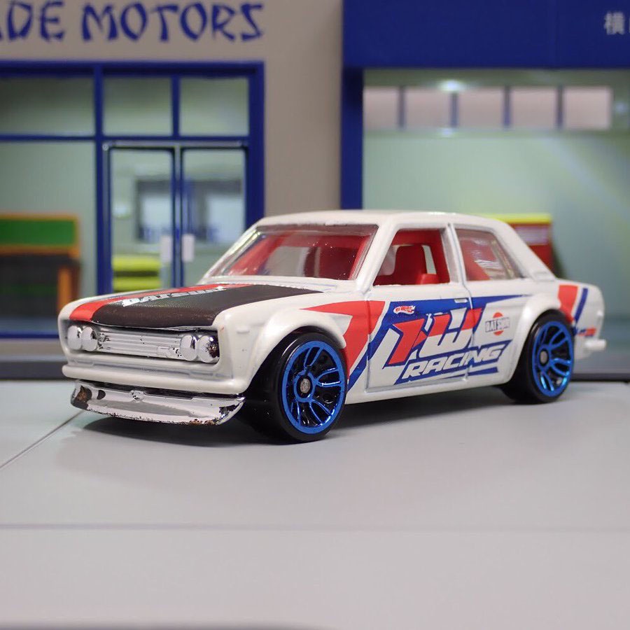 Xe mô hình Hot Wheels Datsun Bluebird 510 NightBurnerz