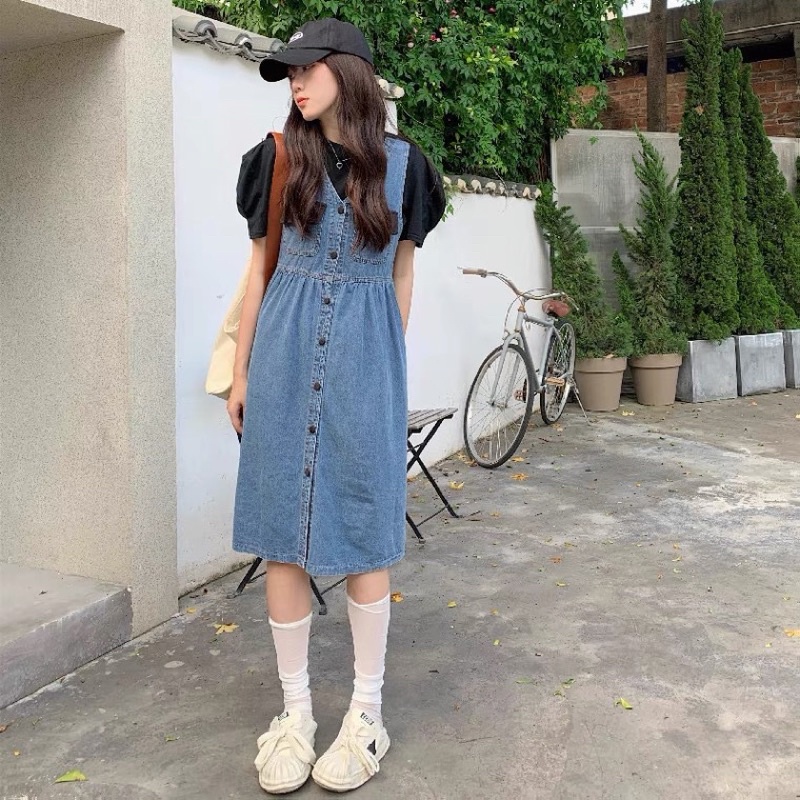 Váy yếm denim nữ tính phong cách thời trang retro