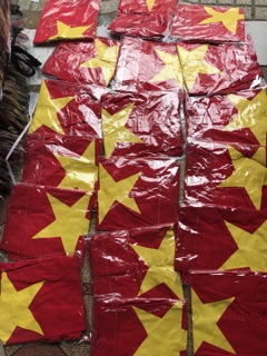 ÁO CỜ ĐỎ DAO VÀNG