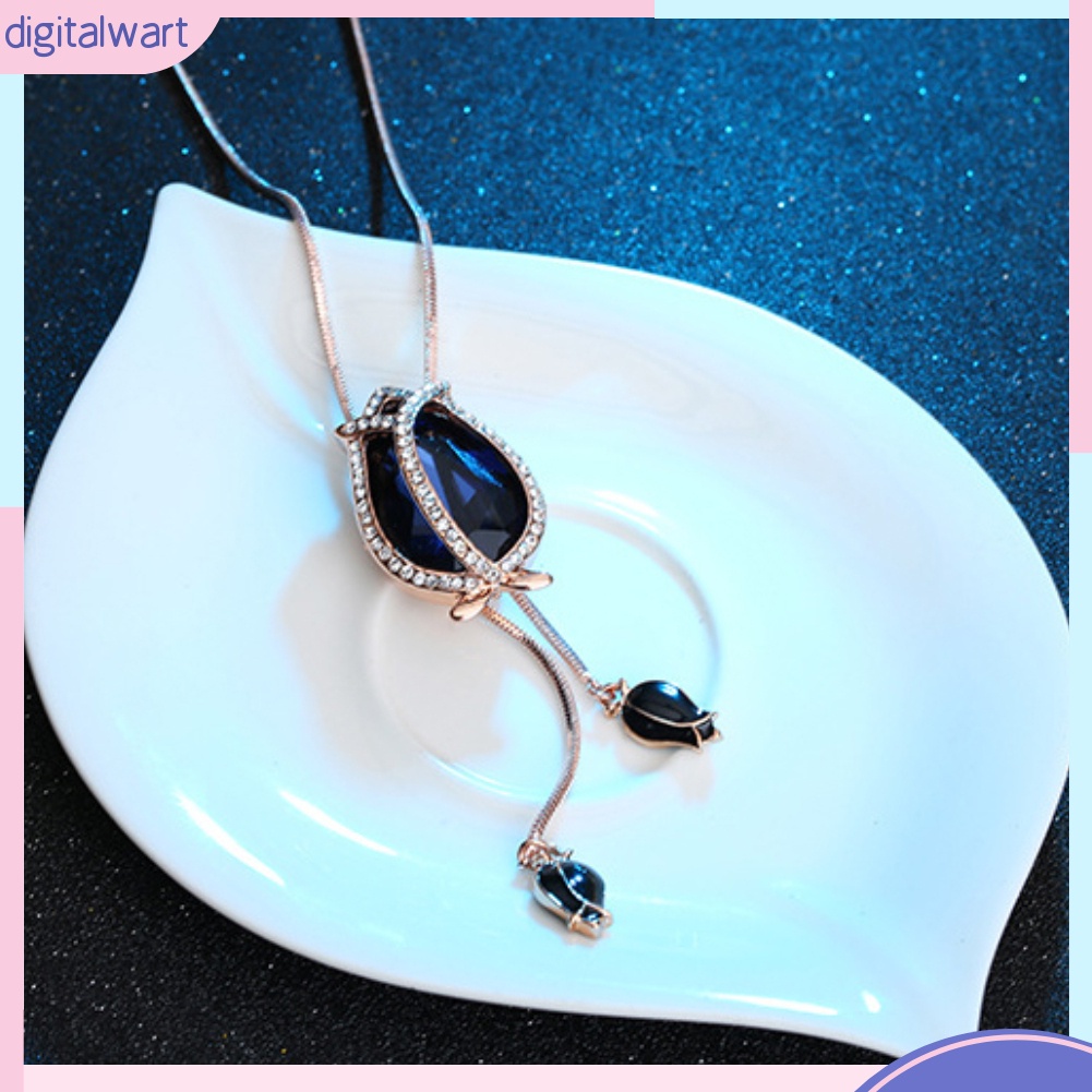 Vòng cổ dài mặt hoa tulip phối trang phục thanh lịch cho nữ