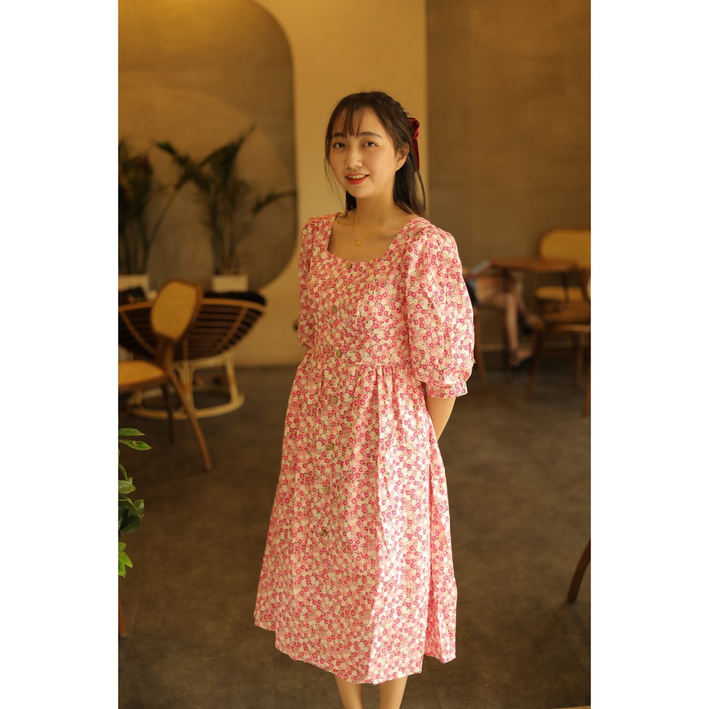 Váy hồng xòe dài đính cúc