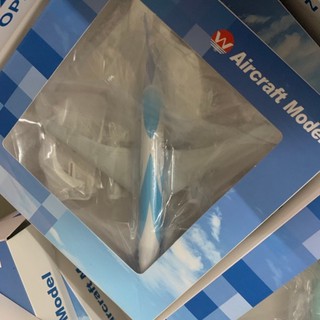 Máy bay Thái Lan 20 cm có bánh xe