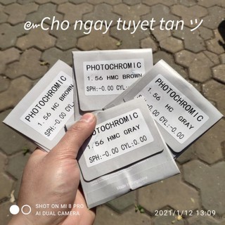 Tròng kính cận đổi màu