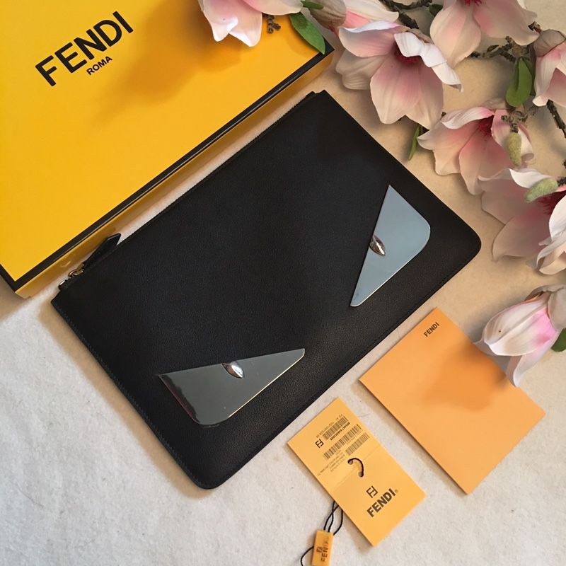 clutch cầm tay nam nữ da thật dáng dài kéo khóa họa tiết hình đôi mắt màu xám Fendi FD