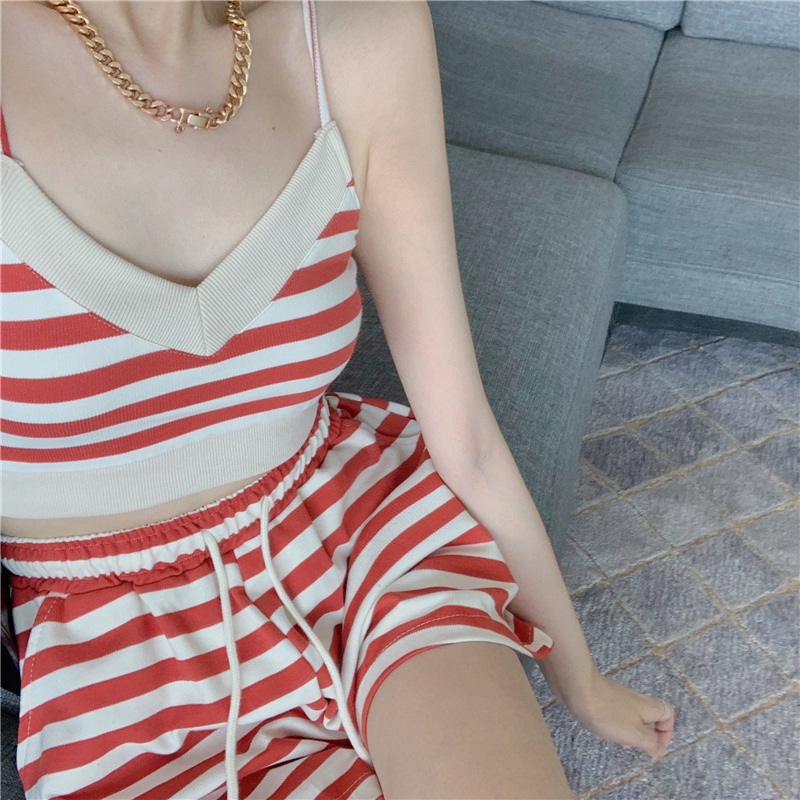 đồ hai mảnh gồm áo 2 dây và quần short ống rộng thời trang năng động cá tính cho nữ