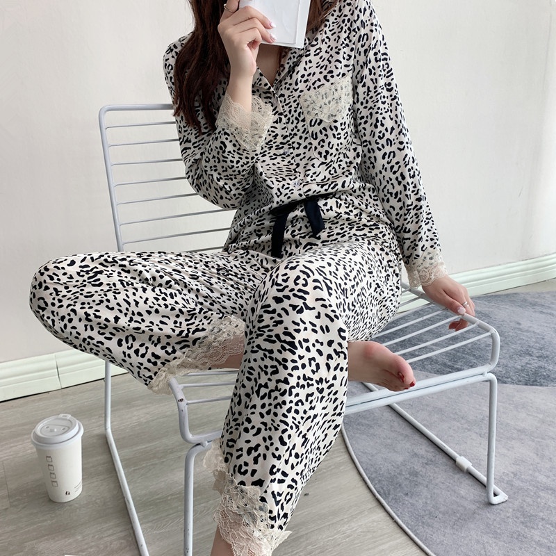 Bộ Đồ Ngủ Dài Tay Vải Lụa Mát In Họa Tiết Da Báo Quyến Rũ Cho Nữ