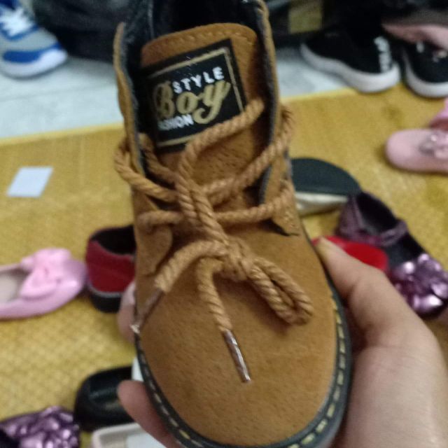 Boot bé trai