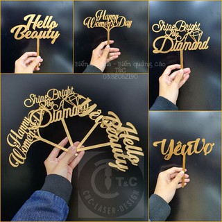 Que chữ mica cắm lên bánh kem và hoa thiết kế riêng theo yêu cầu