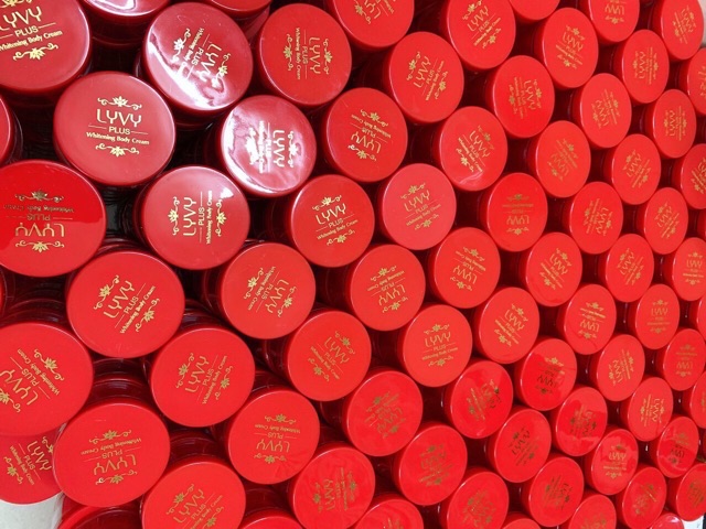 KEM BODY LYVY PLUS ĐỎ NGÀY VÀ ĐÊM | BigBuy360 - bigbuy360.vn