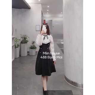 Váy đen phối cổ bèo trắng nơ