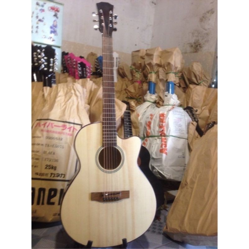 đàn  guitar Acoustic gỗ  thông