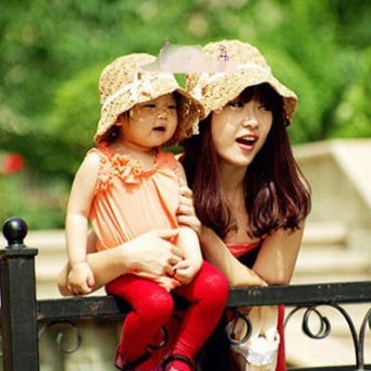 mũ cặp mẹ bé- nón cặp cói móc thắt nơ thời trang