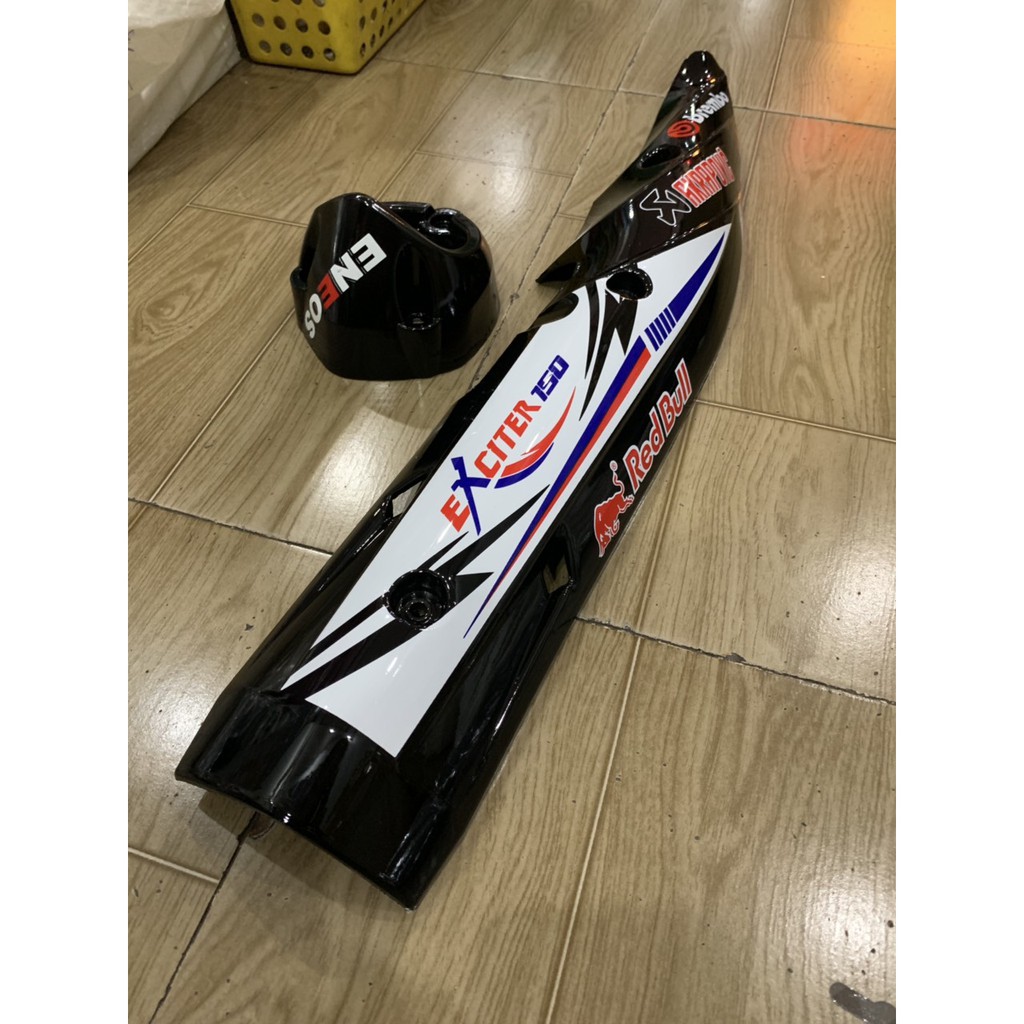 Ốp pô và chụp đích pô exciter 150 màu đen bóng
