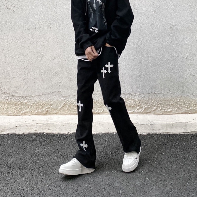 Quần jean in hình thập giá from ống xuông phong cách unisex