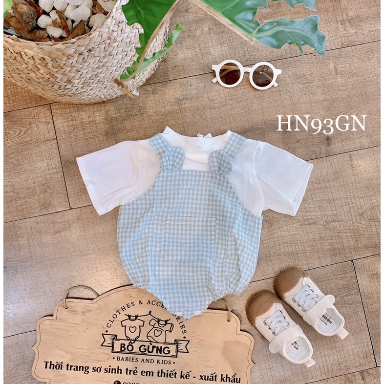 Bộ áo kèm yếm kẻ vuông