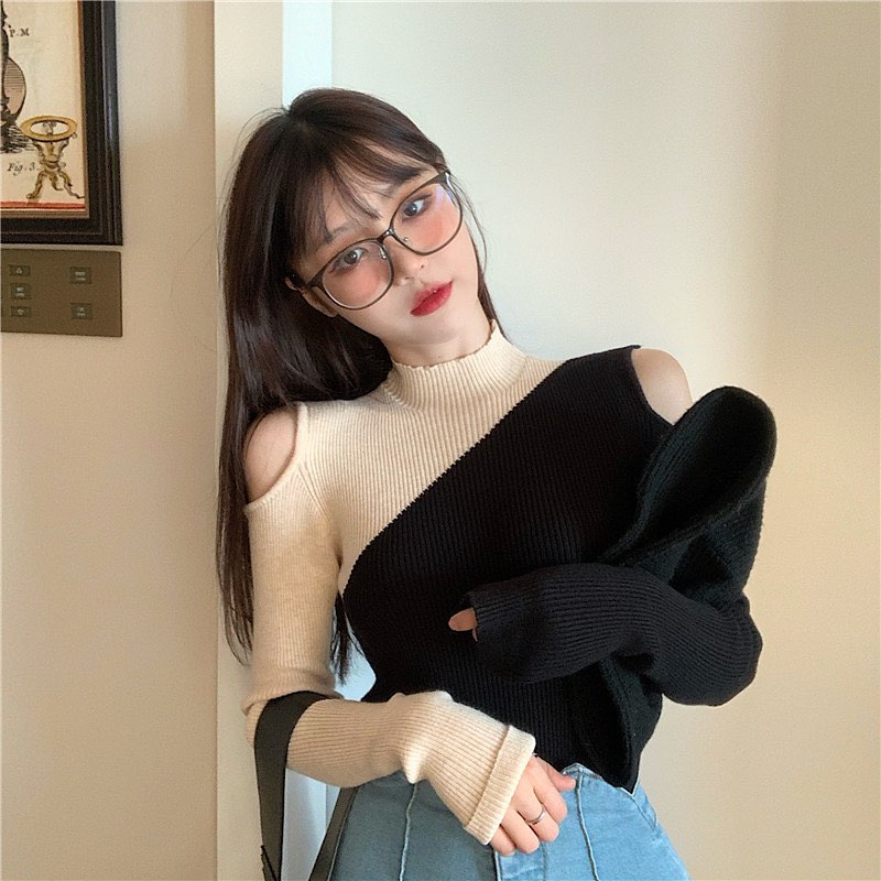 Áo sweater tay dài cổ cao hở vai dáng ôm phối màu tương phản phong cách quyến rũ cho nữ
