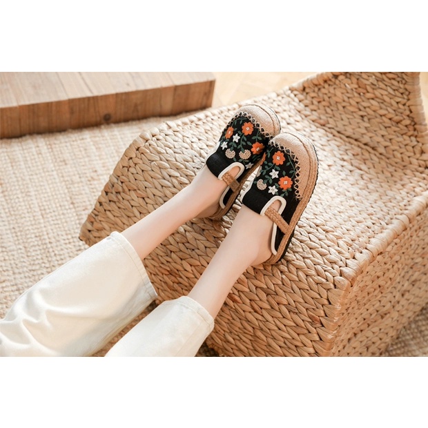 TAM55 Sục cói thêu hoa phom