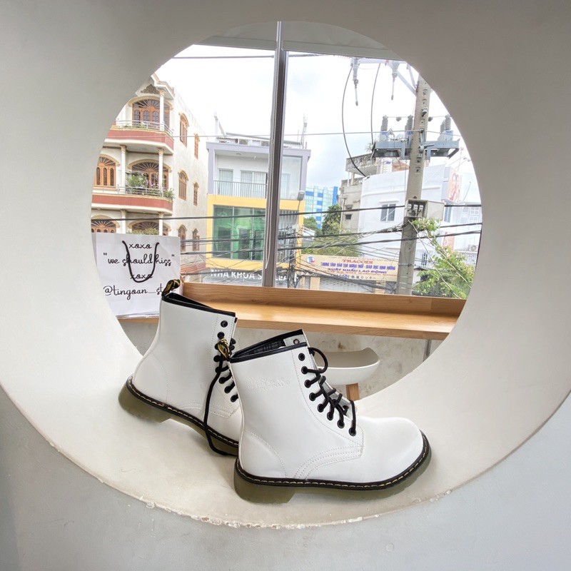 Giày boots trắng đế nâu