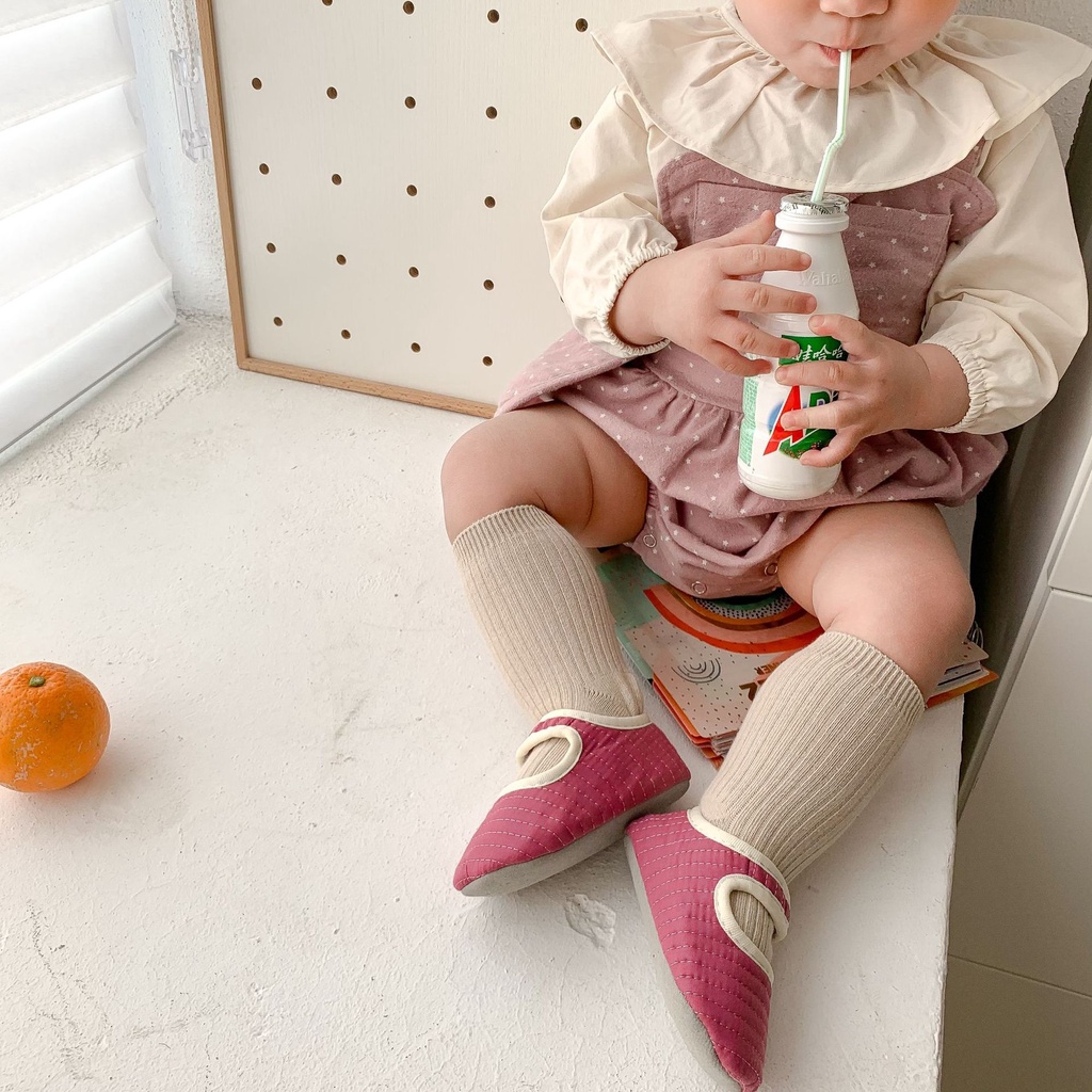 Quần yếm, áo tay dài, túi đeo xinh xắn cho bé gái