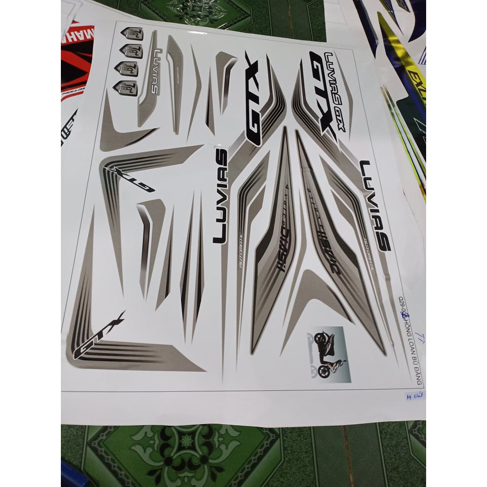 Tem rời luvias gtx bạc xe trắng