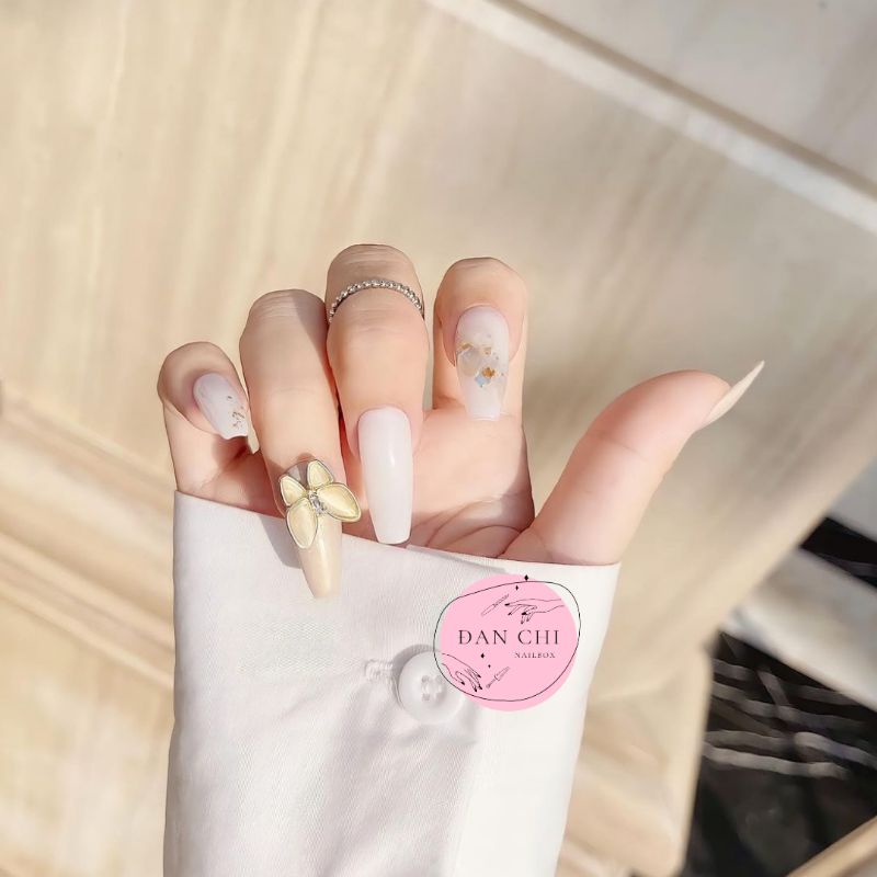 NailBox móng úp thiết kế sẵn Mẫu Charm Bướm Đơn Giản