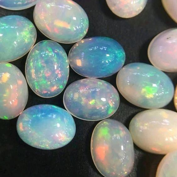 Đá Opal Tự Nhiên Màu Trắng Độc Đáo