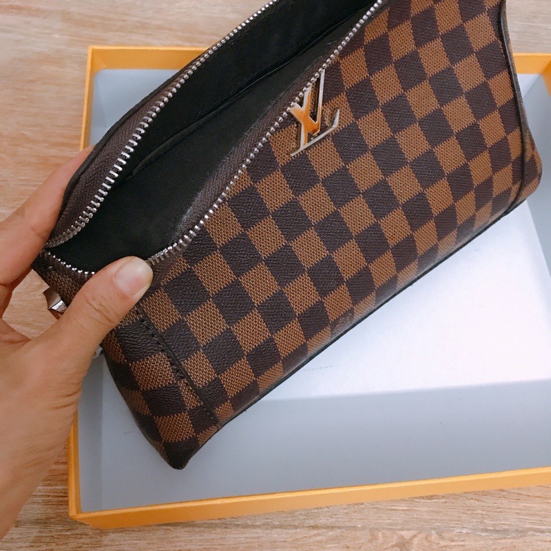 Cluth, tab, ví cầm tay đế rộng khoá số khách đặt full box có móc quai cầm tay Rosabell