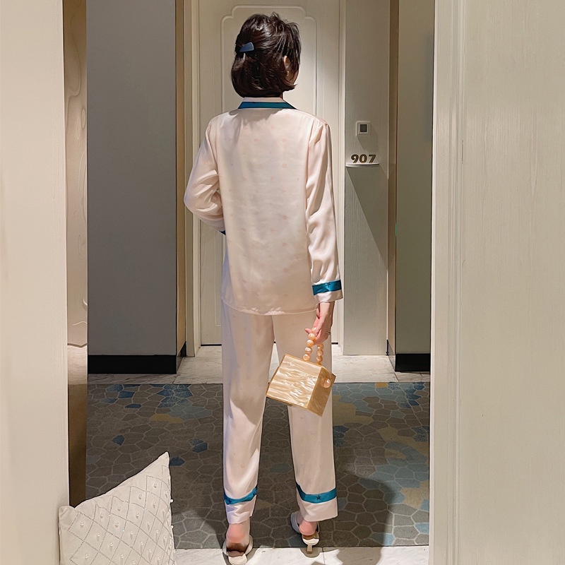 Bộ đồ ngủ tay dài chất liệu lụa mỏng nhẹ màu trơn thời trang mùa xuân xinh xắn cho nữ
