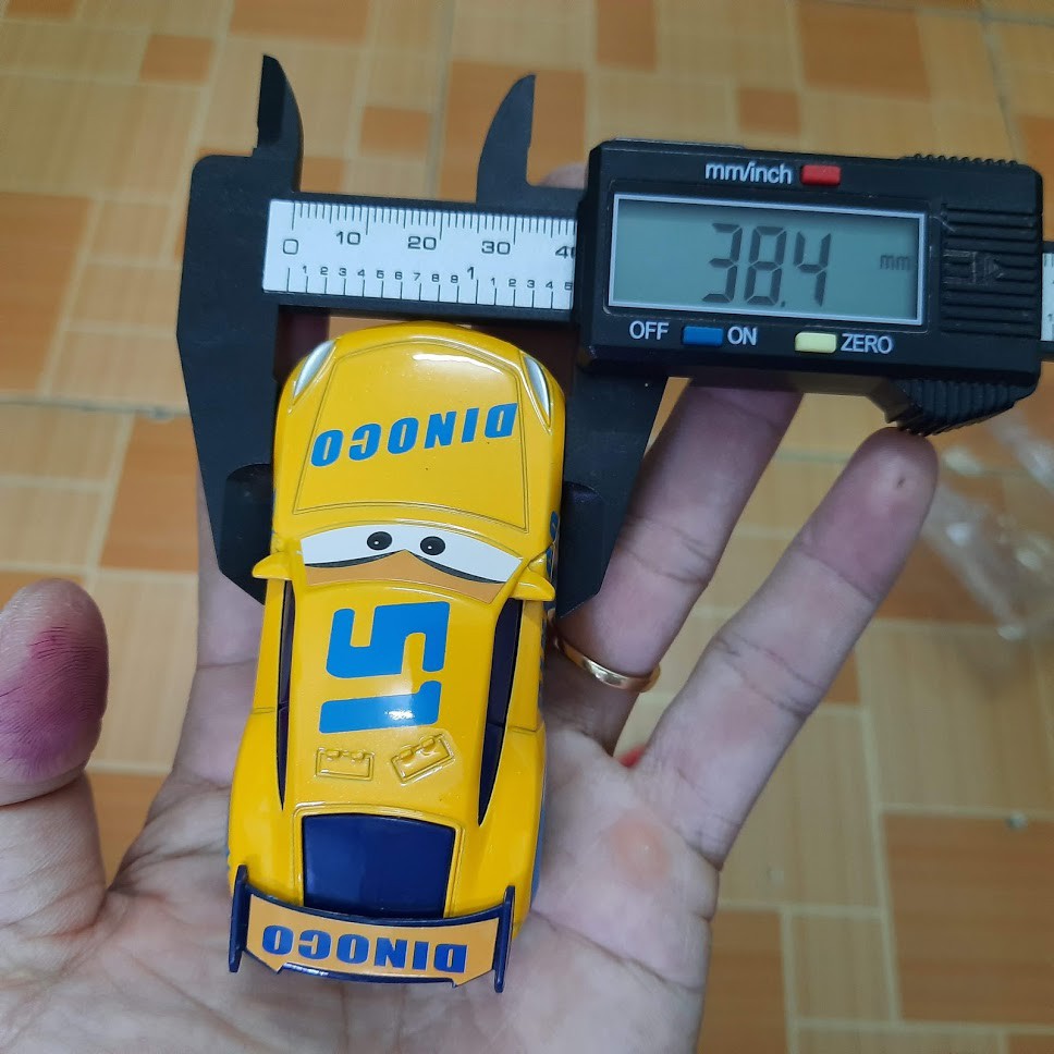 Bộ xe mô hình ô tô Die Cast Metal nhân vật Lightning Mc Queen Vương Quốc Xe Hơi (bộ 4 xe khác nhau)