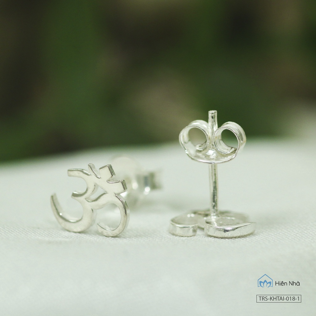 Khuyên tai Bạc nam nữ chữ Om (Yoga) - Bông tai phong thủy phong cách Phật giáo Bình an, may mắn - Trong Nhà