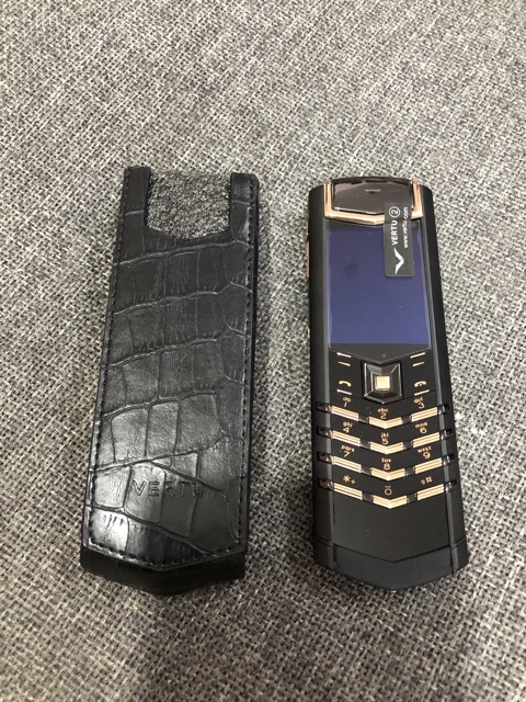 Bao da Vertu Singnature S đứng dập vân đen