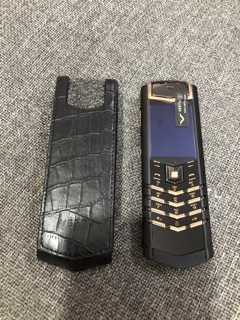 Bao da Vertu Singnature S đứng dập vân đen