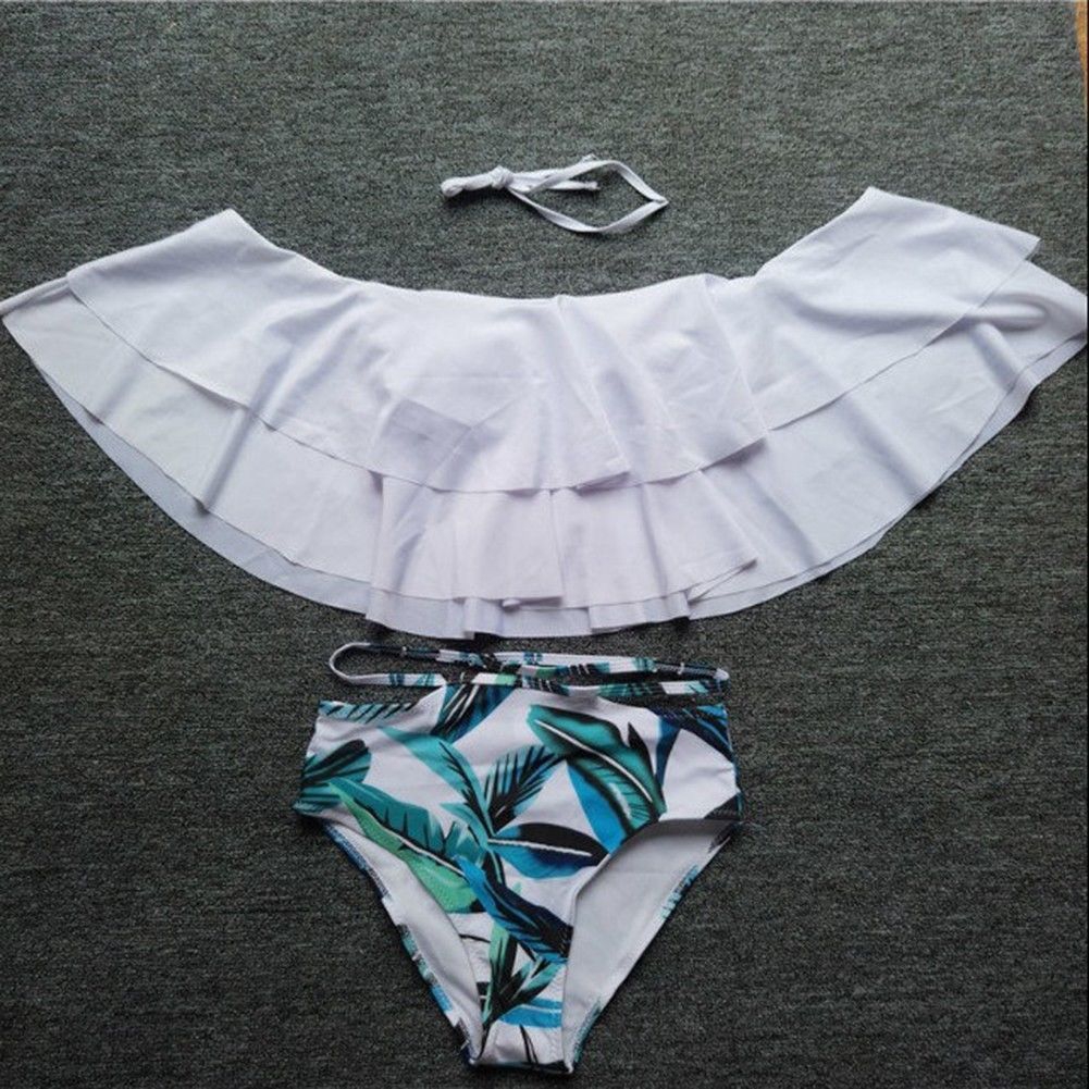 Bikini trễ vai phối bèo hoạ tiết hoa cho phái nữ