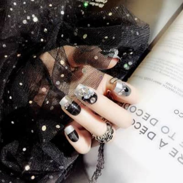 Móng tay giả gồm 24 móng kèm keo