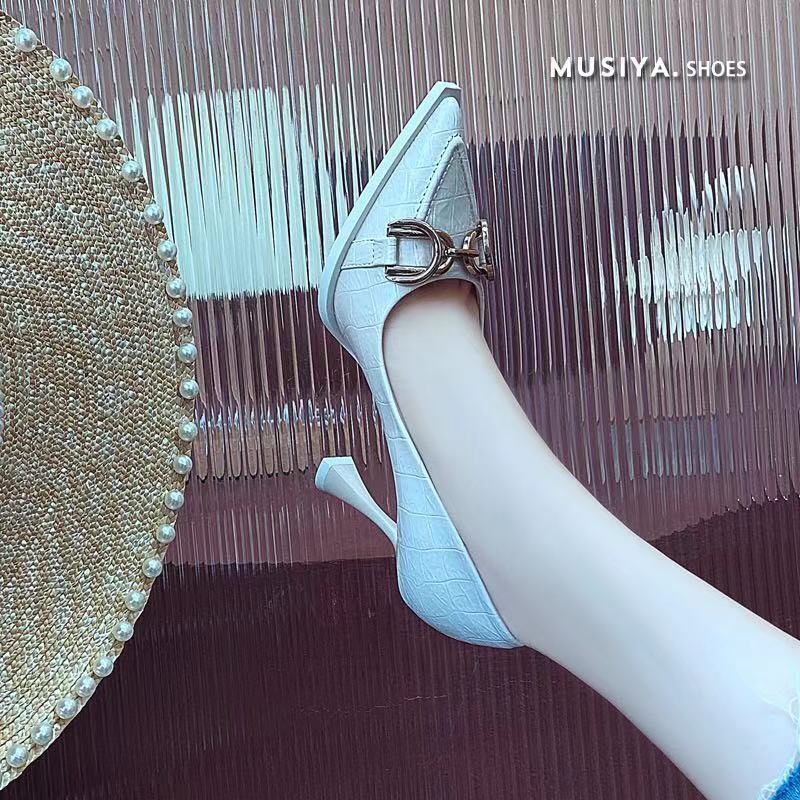 Hàng Mới Về Giày Cao Gót Da Mũi Nhọn Gót Thấp Đính Nút Ngựa Phong Cách Người Nổi Tiếng Pháp