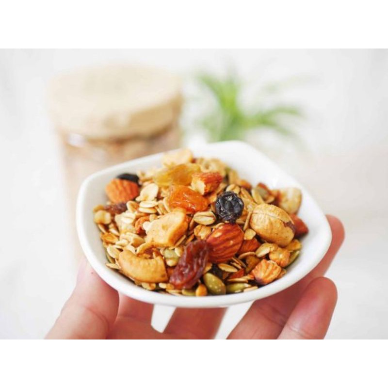 Granola - Ngũ cốc Ăn Kiêng Không Đường- Tỉ lệ yến mạch 70% Hộp 500g