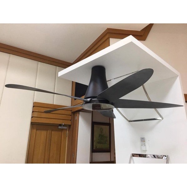 Quạt trần Mitsubishi 4 cánh C56-RW4 - màu trắng/màu đen. Sải cánh 140cm. Công suất 64W, có điều khiển từ xa